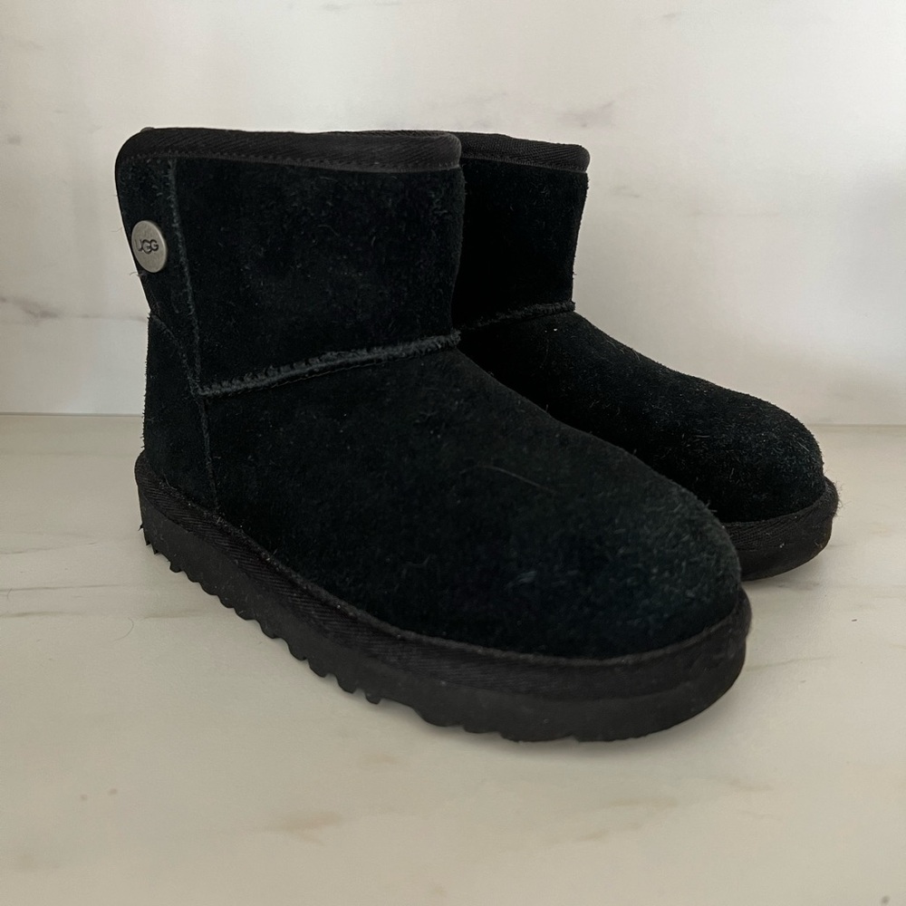 Girls Ugg Jona Suede boots size 12